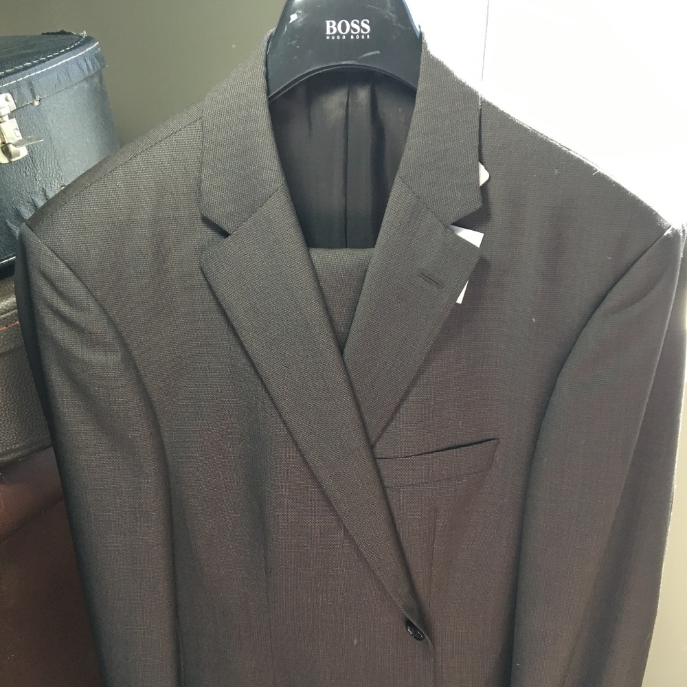 Hugo Boss Paolini Suit - 44R BROWN